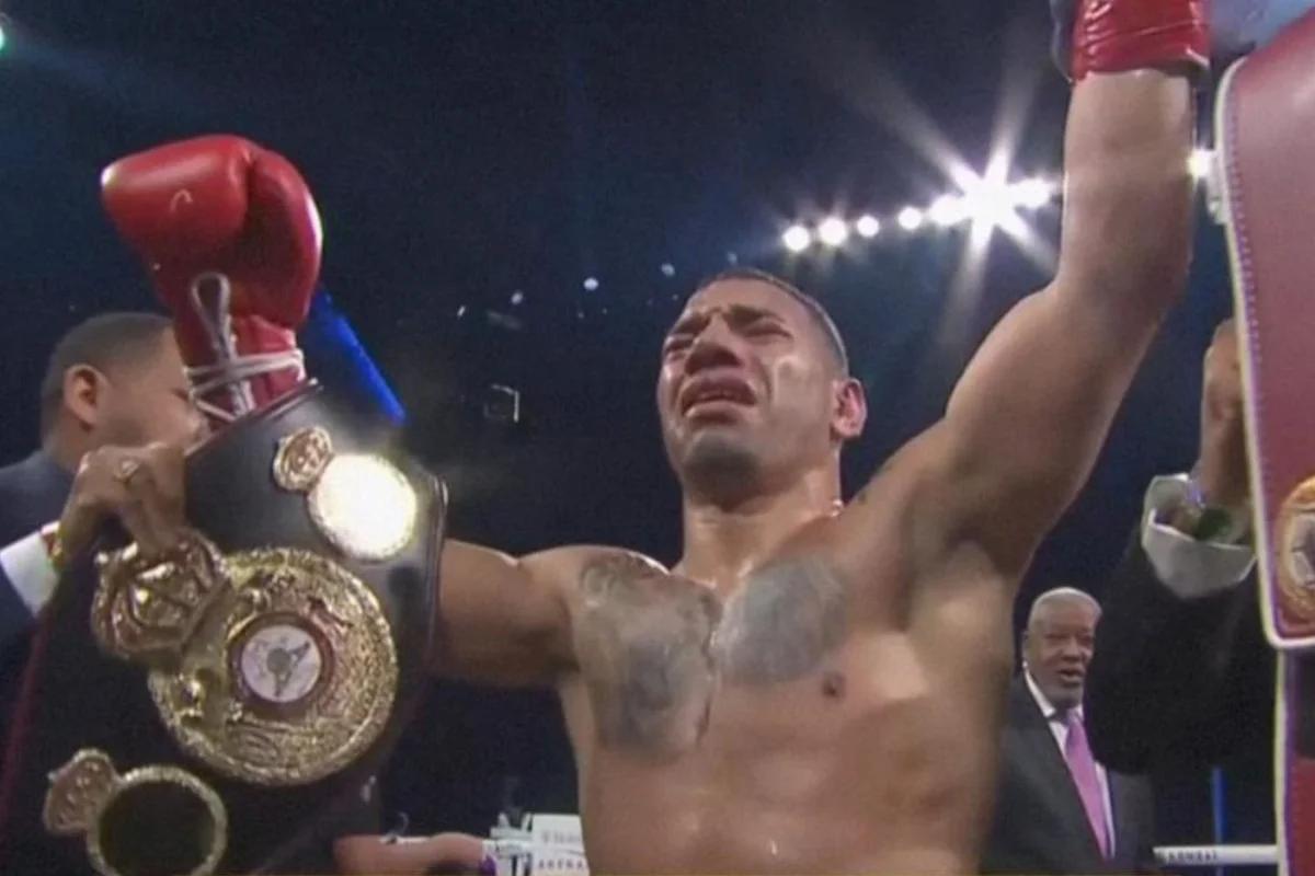 Ismael Flores stuns unbeaten Isaac Lucero with record-breaking punch output